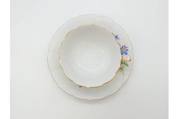 ドイツ　マイセン　Meissen　ベーシックフラワー　二つ花　優美な雰囲気が素敵なトリオセット(ティーカップ&ソーサー、プレート、皿、洋食器)(R-070232)