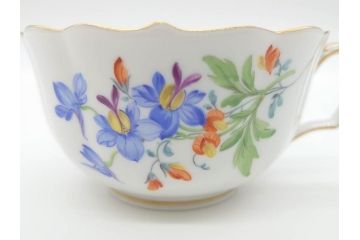 ドイツ　マイセン　Meissen　ベーシックフラワー　二つ花　優美な雰囲気が素敵なトリオセット(ティーカップ&ソーサー、プレート、皿、洋食器)(R-070232)
