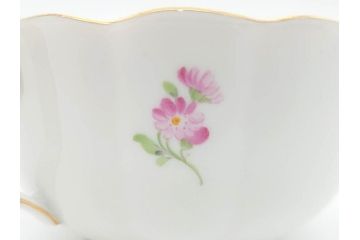 ドイツ　マイセン　Meissen　ベーシックフラワー　二つ花　優美な雰囲気が素敵なトリオセット(ティーカップ&ソーサー、プレート、皿、洋食器)(R-070232)
