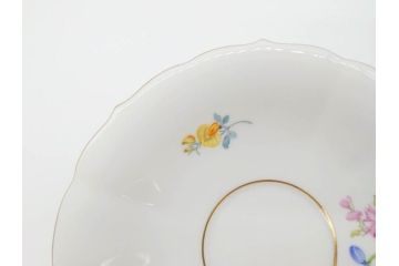 ドイツ　マイセン　Meissen　ベーシックフラワー　二つ花　優美な雰囲気が素敵なトリオセット(ティーカップ&ソーサー、プレート、皿、洋食器)(R-070232)