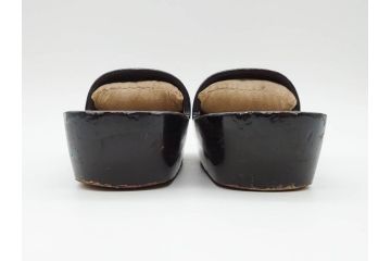 古い浅沓(束帯、木製、履物、靴、くつ、クツ、法要、葬儀、仏具、僧侶、法衣、装束、神主、衣冠、直衣、狩衣)(R-070237)