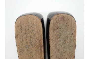 古い浅沓(束帯、木製、履物、靴、くつ、クツ、法要、葬儀、仏具、僧侶、法衣、装束、神主、衣冠、直衣、狩衣)(R-070237)