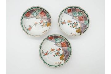 江戸〜明治期　伊万里　色絵　約16cm　5.1寸　多様な絵付けが目を惹くなます皿3枚セット(花盆、花鳥、はさみ、深皿、和食器、五寸一分)(R-070263)