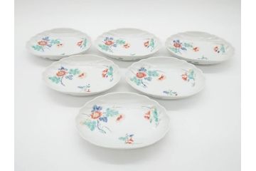 江戸期　色絵　約18cm　5.9寸　シンプルながら上品な雰囲気溢れる変形皿6枚セット(和食器、五寸九分)(検索ワード:柿右衛門様式、花散らしの図、輪花)(R-070266)
