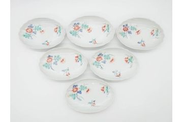 江戸期　色絵　約18cm　5.9寸　シンプルながら上品な雰囲気溢れる変形皿6枚セット(和食器、五寸九分)(検索ワード:柿右衛門様式、花散らしの図、輪花)(R-070266)