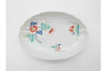 江戸期　色絵　約18cm　5.9寸　シンプルながら上品な雰囲気溢れる変形皿6枚セット(和食器、五寸九分)(検索ワード:柿右衛門様式、花散らしの図、輪花)(R-070266)
