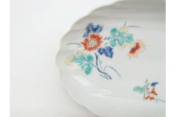 江戸期　色絵　約18cm　5.9寸　シンプルながら上品な雰囲気溢れる変形皿6枚セット(和食器、五寸九分)(検索ワード:柿右衛門様式、花散らしの図、輪花)(R-070266)