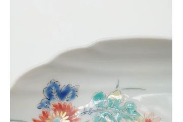 江戸期　色絵　約18cm　5.9寸　シンプルながら上品な雰囲気溢れる変形皿6枚セット(和食器、五寸九分)(検索ワード:柿右衛門様式、花散らしの図、輪花)(R-070266)