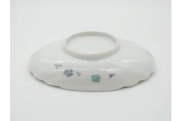 江戸期　色絵　約18cm　5.9寸　シンプルながら上品な雰囲気溢れる変形皿6枚セット(和食器、五寸九分)(検索ワード:柿右衛門様式、花散らしの図、輪花)(R-070266)
