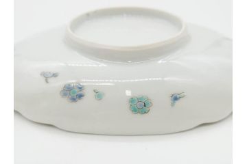 江戸期　色絵　約18cm　5.9寸　シンプルながら上品な雰囲気溢れる変形皿6枚セット(和食器、五寸九分)(検索ワード:柿右衛門様式、花散らしの図、輪花)(R-070266)