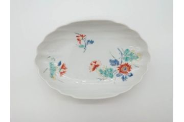 江戸期　色絵　約18cm　5.9寸　シンプルながら上品な雰囲気溢れる変形皿6枚セット(和食器、五寸九分)(検索ワード:柿右衛門様式、花散らしの図、輪花)(R-070266)