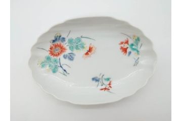 江戸期　色絵　約18cm　5.9寸　シンプルながら上品な雰囲気溢れる変形皿6枚セット(和食器、五寸九分)(検索ワード:柿右衛門様式、花散らしの図、輪花)(R-070266)