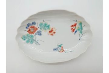 江戸期　色絵　約18cm　5.9寸　シンプルながら上品な雰囲気溢れる変形皿6枚セット(和食器、五寸九分)(検索ワード:柿右衛門様式、花散らしの図、輪花)(R-070266)