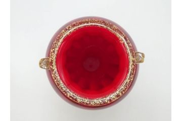 大川薫　玻璃　鮮やかな赤と上品な金の色合いが素敵な花入(ガラス工芸、津軽びいどろ、硝子、花器、花瓶、共箱付き)(R-070271)