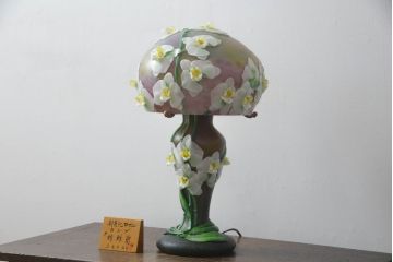 中古　ガラス工芸作家　黒木国昭　新世紀ロマン　ランプ「胡蝶蘭」　ディスプレイとしても活躍するテーブルランプ(卓上照明、卓上ランプ、テーブルライト、スタンドライト、ナイトスタンド)(R-070272)