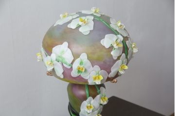 中古　ガラス工芸作家　黒木国昭　新世紀ロマン　ランプ「胡蝶蘭」　ディスプレイとしても活躍するテーブルランプ(卓上照明、卓上ランプ、テーブルライト、スタンドライト、ナイトスタンド)(R-070272)