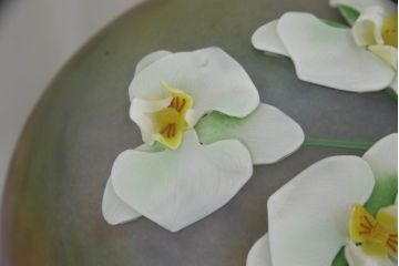 中古　ガラス工芸作家　黒木国昭　新世紀ロマン　ランプ「胡蝶蘭」　ディスプレイとしても活躍するテーブルランプ(卓上照明、卓上ランプ、テーブルライト、スタンドライト、ナイトスタンド)(R-070272)