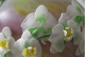 中古　ガラス工芸作家　黒木国昭　新世紀ロマン　ランプ「胡蝶蘭」　ディスプレイとしても活躍するテーブルランプ(卓上照明、卓上ランプ、テーブルライト、スタンドライト、ナイトスタンド)(R-070272)