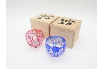 伝統工芸士　篠崎清一　江戸切子　繊細なカットが美しいぐい呑み2個セット(共箱付き、猪口、ガラス、硝子、カガミクリスタル、篠崎硝子工芸所)(R-070275)