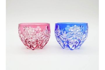 伝統工芸士　篠崎清一　江戸切子　繊細なカットが美しいぐい呑み2個セット(共箱付き、猪口、ガラス、硝子、カガミクリスタル、篠崎硝子工芸所)(R-070275)