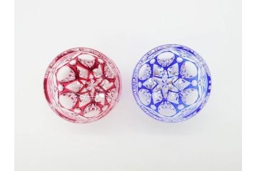 伝統工芸士　篠崎清一　江戸切子　繊細なカットが美しいぐい呑み2個セット(共箱付き、猪口、ガラス、硝子、カガミクリスタル、篠崎硝子工芸所)(R-070275)