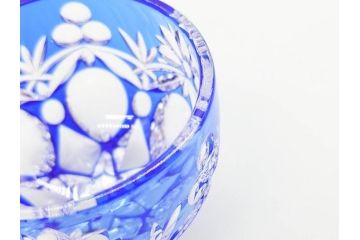 伝統工芸士　篠崎清一　江戸切子　繊細なカットが美しいぐい呑み2個セット(共箱付き、猪口、ガラス、硝子、カガミクリスタル、篠崎硝子工芸所)(R-070275)