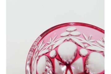 伝統工芸士　篠崎清一　江戸切子　繊細なカットが美しいぐい呑み2個セット(共箱付き、猪口、ガラス、硝子、カガミクリスタル、篠崎硝子工芸所)(R-070275)