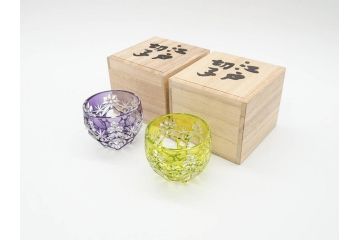伝統工芸士　篠崎清一　江戸切子　繊細なカットが美しいぐい呑み2個セット(共箱付き、猪口、ガラス、硝子、カガミクリスタル、篠崎硝子工芸所)(R-070276)