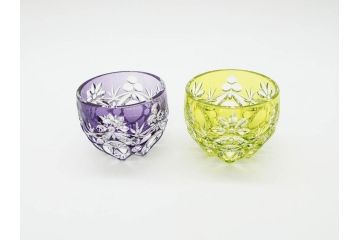 伝統工芸士　篠崎清一　江戸切子　繊細なカットが美しいぐい呑み2個セット(共箱付き、猪口、ガラス、硝子、カガミクリスタル、篠崎硝子工芸所)(R-070276)