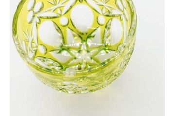 伝統工芸士　篠崎清一　江戸切子　繊細なカットが美しいぐい呑み2個セット(共箱付き、猪口、ガラス、硝子、カガミクリスタル、篠崎硝子工芸所)(R-070276)