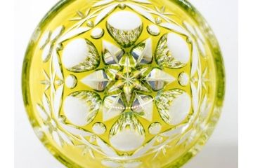 伝統工芸士　篠崎清一　江戸切子　繊細なカットが美しいぐい呑み2個セット(共箱付き、猪口、ガラス、硝子、カガミクリスタル、篠崎硝子工芸所)(R-070276)