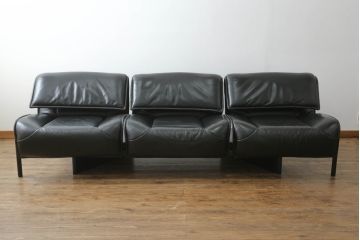 中古　本革(レザー)　Cassina(カッシーナ)　VERANDA(ヴェランダ) 　125VERANDA3　高級感溢れるデザインと機能性が素敵なクッション付き3Pソファ(三人掛け、ハイバックチェア)(R-070285)