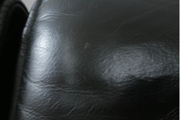 中古　本革(レザー)　Cassina(カッシーナ)　VERANDA(ヴェランダ) 　125VERANDA3　高級感溢れるデザインと機能性が素敵なクッション付き3Pソファ(三人掛け、ハイバックチェア)(R-070285)