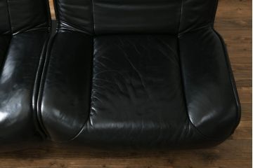 中古　本革(レザー)　Cassina(カッシーナ)　VERANDA(ヴェランダ) 　125VERANDA3　高級感溢れるデザインと機能性が素敵なクッション付き3Pソファ(三人掛け、ハイバックチェア)(R-070285)