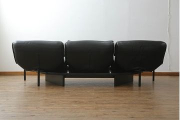 中古　本革(レザー)　Cassina(カッシーナ)　VERANDA(ヴェランダ) 　125VERANDA3　高級感溢れるデザインと機能性が素敵なクッション付き3Pソファ(三人掛け、ハイバックチェア)(R-070285)