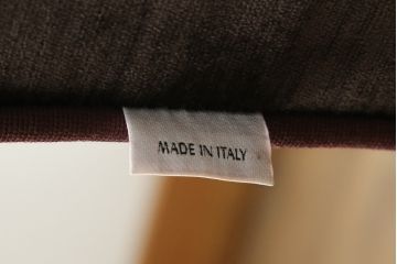 中古　イタリア　valeo(ヴァレオ)　高級感ある空間を演出してくれるアームソファ(2人掛け、3人掛け、ラブソファ、2P)(R-070286)