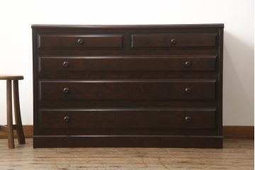 中古　美品　北海道民芸家具　取り入れやすいサイズが嬉しい!落ち着きのある大人の空間を演出するチェスト(引き出し、ローボード、ローチェスト、サイドチェスト)(R-070287)
