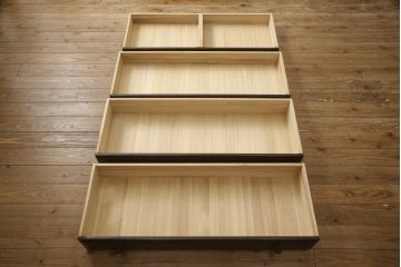 中古　美品　北海道民芸家具　取り入れやすいサイズが嬉しい!落ち着きのある大人の空間を演出するチェスト(引き出し、ローボード、ローチェスト、サイドチェスト)(R-070287)