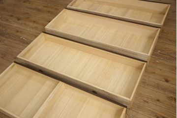 中古　美品　北海道民芸家具　取り入れやすいサイズが嬉しい!落ち着きのある大人の空間を演出するチェスト(引き出し、ローボード、ローチェスト、サイドチェスト)(R-070287)