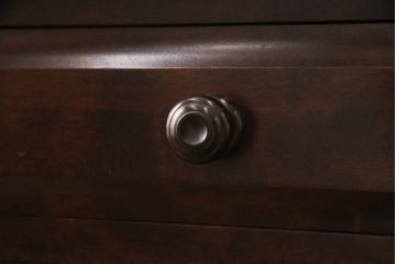 中古　美品　北海道民芸家具　取り入れやすいサイズが嬉しい!落ち着きのある大人の空間を演出するチェスト(引き出し、ローボード、ローチェスト、サイドチェスト)(R-070287)
