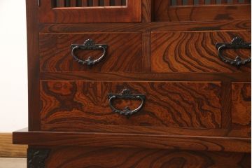中古　伝統民芸家具　迫力のある杢目が魅力的な岩谷堂箪笥サイドボード(引き出し、収納棚、サイドキャビネット)(R-070288)