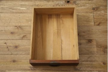 和製アンティーク　鶴亀金具　前面欅(ケヤキ)材製の二本松箪笥(重ね箪笥、衣装箪笥、整理箪笥、引き出し)(R-070289)
