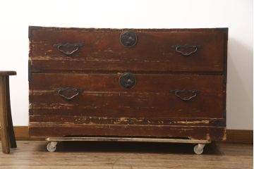 和製アンティーク　天板リメイク　鶴亀金具　二本松箪笥　前面欅(ケヤキ)材製のローボード(ローチェスト、衣装箪笥、整理箪笥、引き出し、テレビ台、テレビボード)(R-070292)