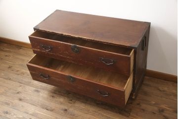 和製アンティーク　天板リメイク　鶴亀金具　二本松箪笥　前面欅(ケヤキ)材製のローボード(ローチェスト、衣装箪笥、整理箪笥、引き出し、テレビ台、テレビボード)(R-070292)