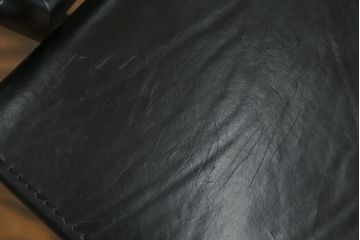 中古　Cassina(カッシーナ)　ル・コルビュジエ ピエール・ジャンヌレ シャルロット・ペリアン　LC1　洗練された佇まいと機能性に優れたスリングチェア(バスキュランチェア、アームチェア、椅子、イス、Le Corbusier)(定価539,000円)(R-070295)