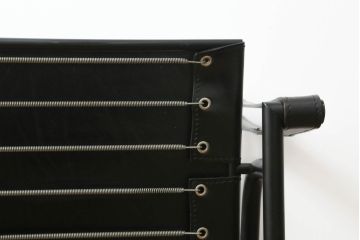 中古　Cassina(カッシーナ)　ル・コルビュジエ ピエール・ジャンヌレ シャルロット・ペリアン　LC1　洗練された佇まいと機能性に優れたスリングチェア(バスキュランチェア、アームチェア、椅子、イス、Le Corbusier)(定価539,000円)(R-070295)