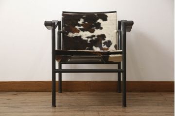 中古　ダメージあり　Cassina(カッシーナ)　ル・コルビュジエ ピエール・ジャンヌレ シャルロット・ペリアン　LC1　個性が光る!ワンランク上の空間づくりにおすすめなスリングチェア(バスキュランチェア、アームチェア、椅子、イス、Le Corbusier)(定価539,000円)(R-070296)