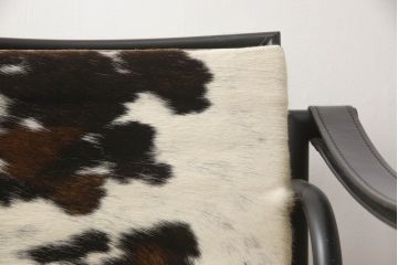 中古　ダメージあり　Cassina(カッシーナ)　ル・コルビュジエ ピエール・ジャンヌレ シャルロット・ペリアン　LC1　個性が光る!ワンランク上の空間づくりにおすすめなスリングチェア(バスキュランチェア、アームチェア、椅子、イス、Le Corbusier)(定価539,000円)(R-070296)