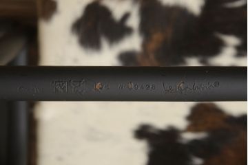 中古　ダメージあり　Cassina(カッシーナ)　ル・コルビュジエ ピエール・ジャンヌレ シャルロット・ペリアン　LC1　個性が光る!ワンランク上の空間づくりにおすすめなスリングチェア(バスキュランチェア、アームチェア、椅子、イス、Le Corbusier)(定価539,000円)(R-070296)