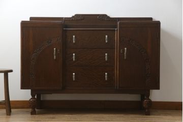 イギリスアンティーク　美品　オーク材　凝ったデザインが目を引くサイドボード(サイドキャビネット、収納棚、戸棚、引き出し、英国)(R-070297)